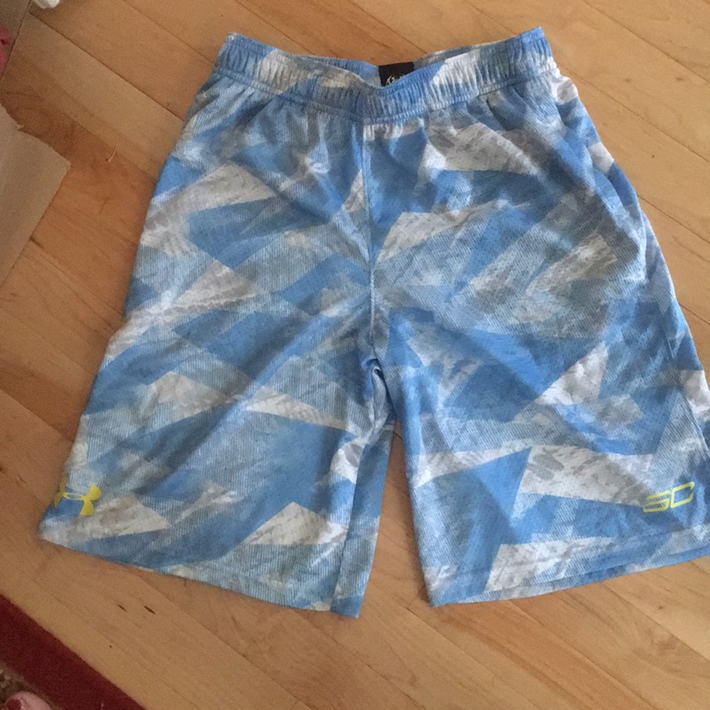 Under armor YMD boys shorts!! New